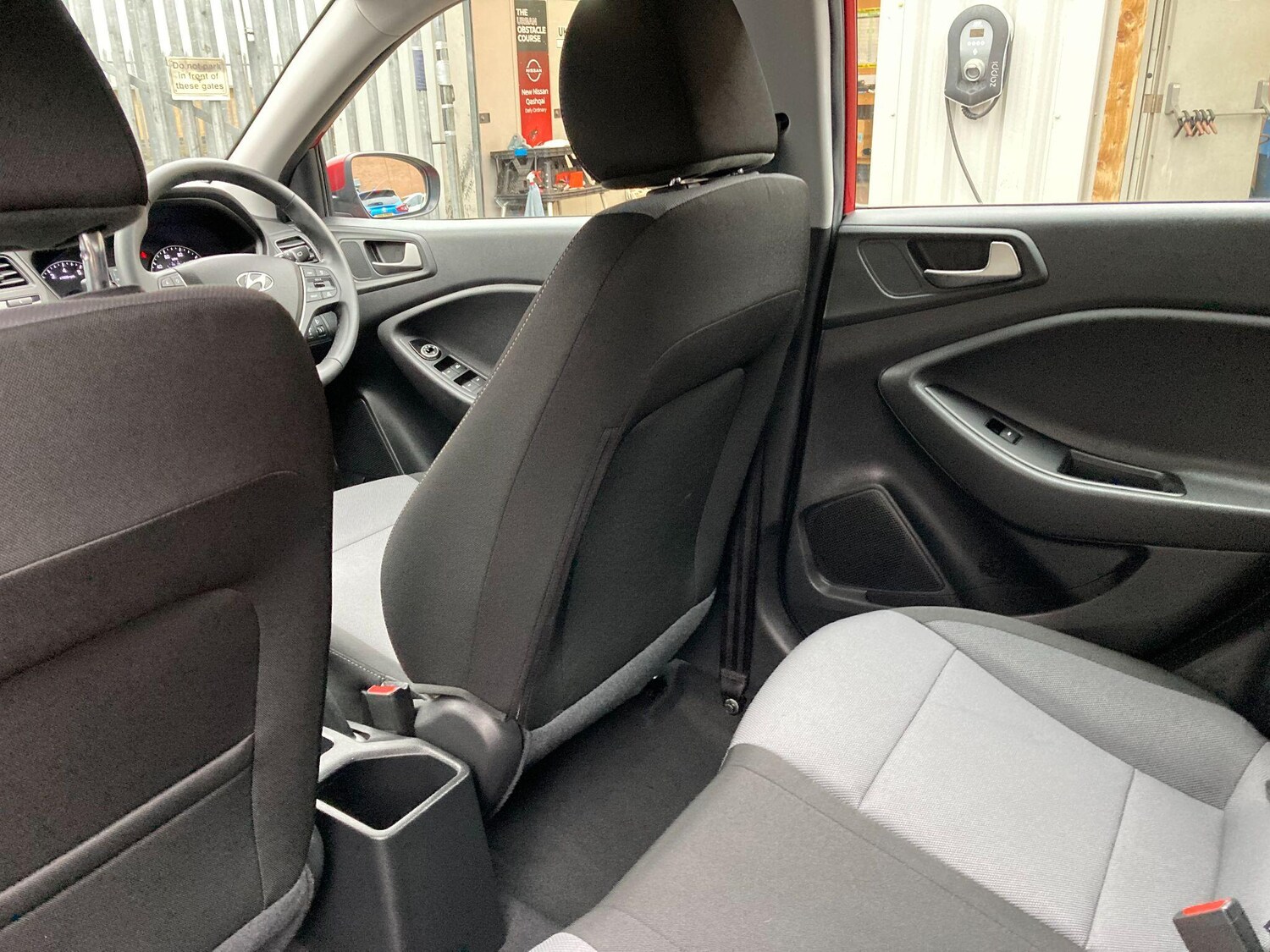 Used Hyundai i20 2017 for sale - 76850537: Photo 30