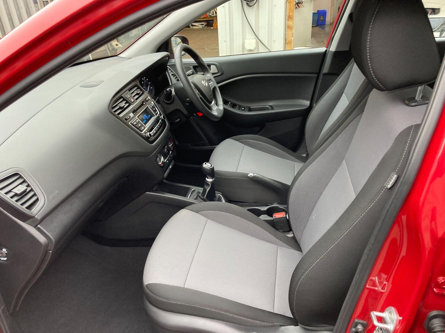 Used Hyundai i20 2017 for sale - 76850537: Photo 34