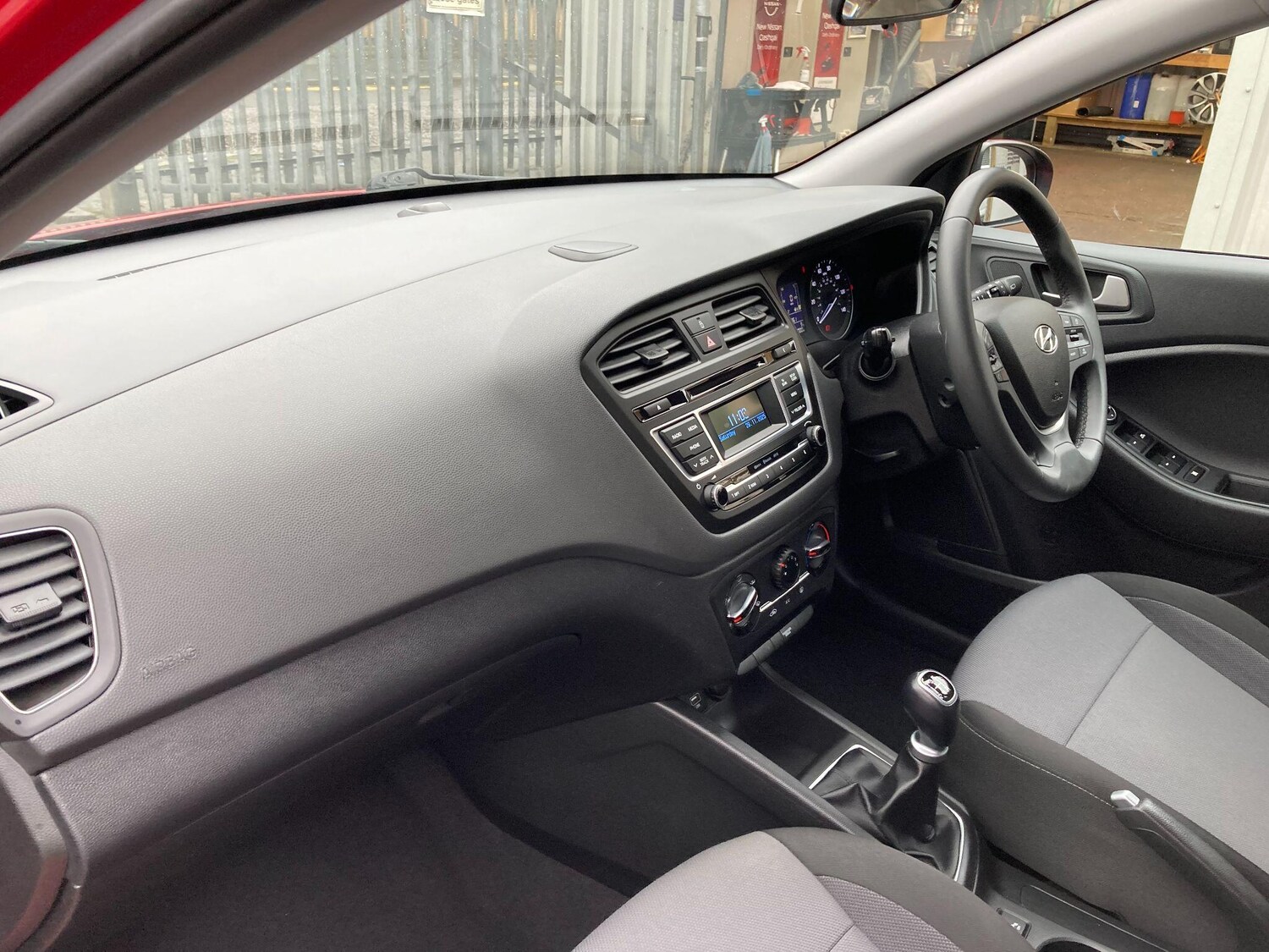 Used Hyundai i20 2017 for sale - 76850537: Photo 35