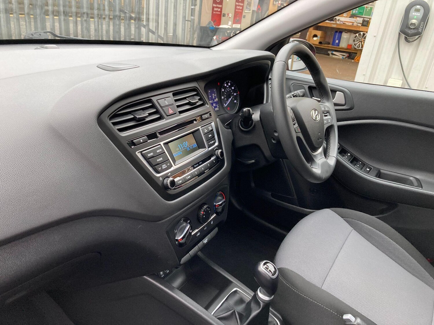 Used Hyundai i20 2017 for sale - 76850537: Photo 39