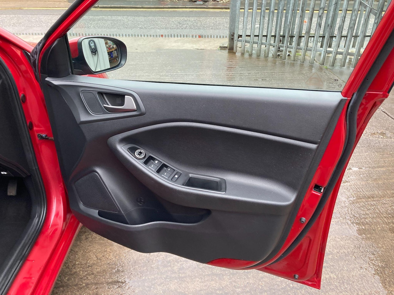 Used Hyundai i20 2017 for sale - 76850537: Photo 40