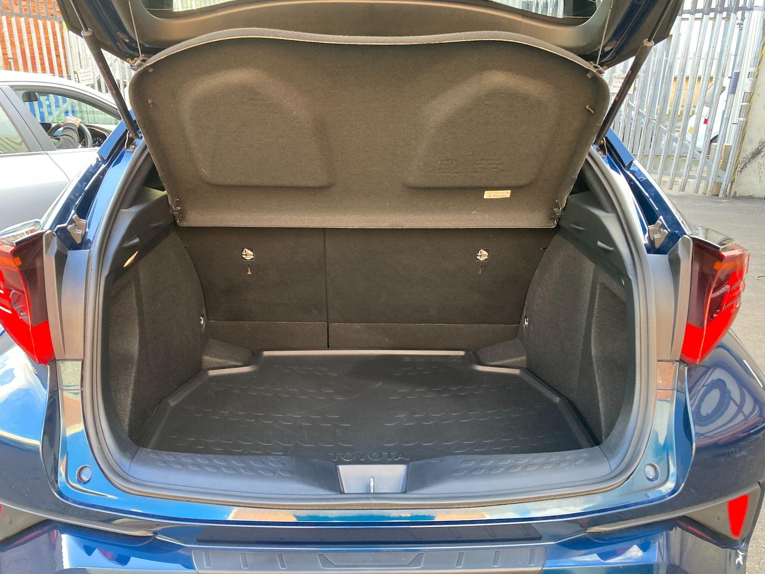 Used Toyota C-HR 2023 for sale - 76584722: Photo 25