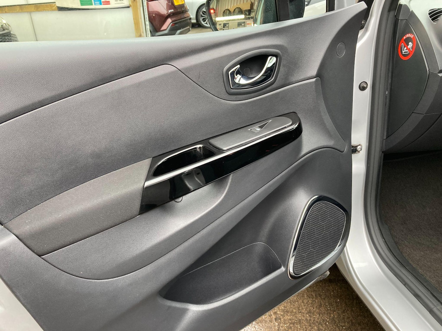 Used Renault Captur 2017 for sale - 77468153: Photo 34