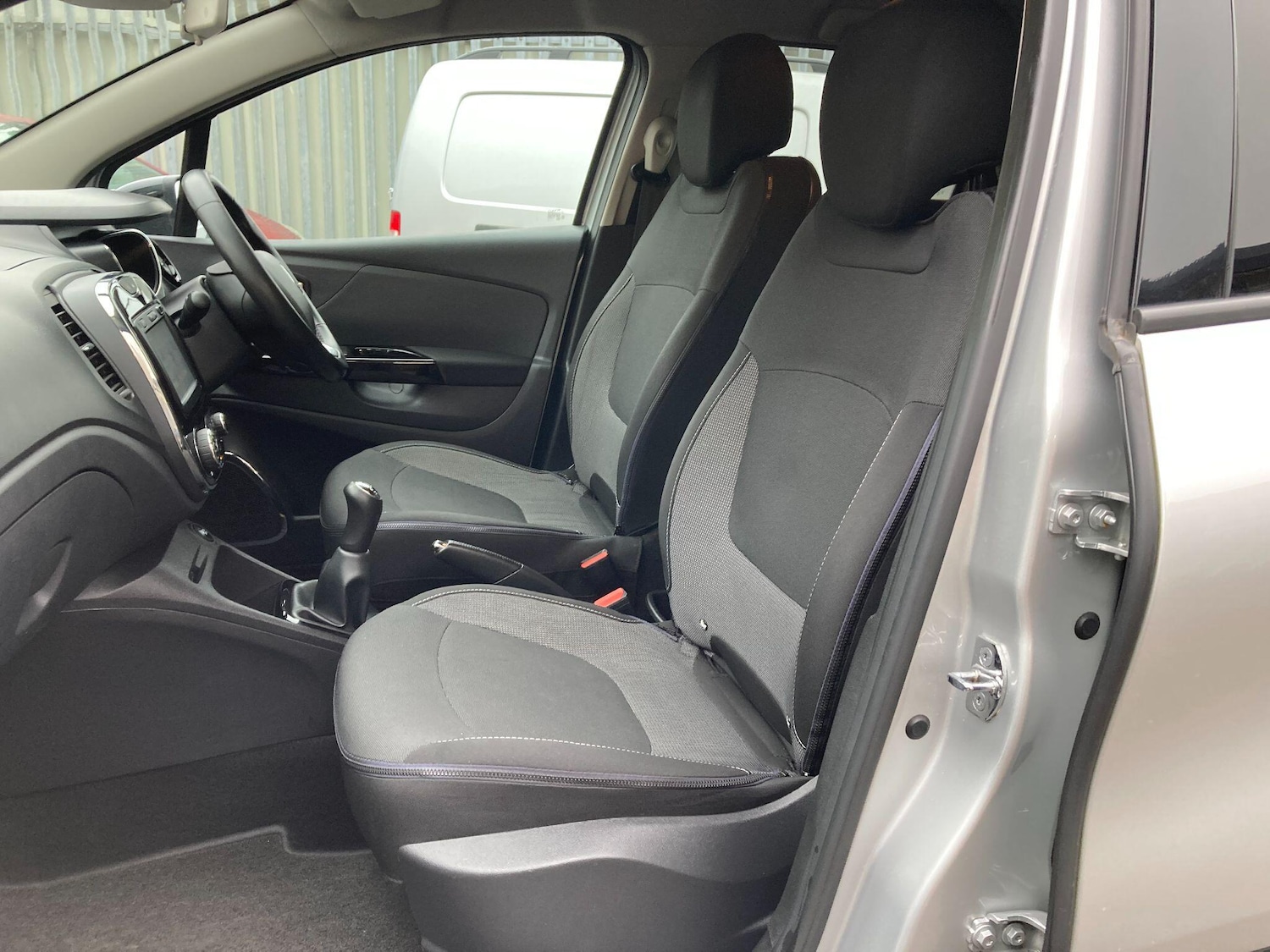 Used Renault Captur 2017 for sale - 77468153: Photo 36