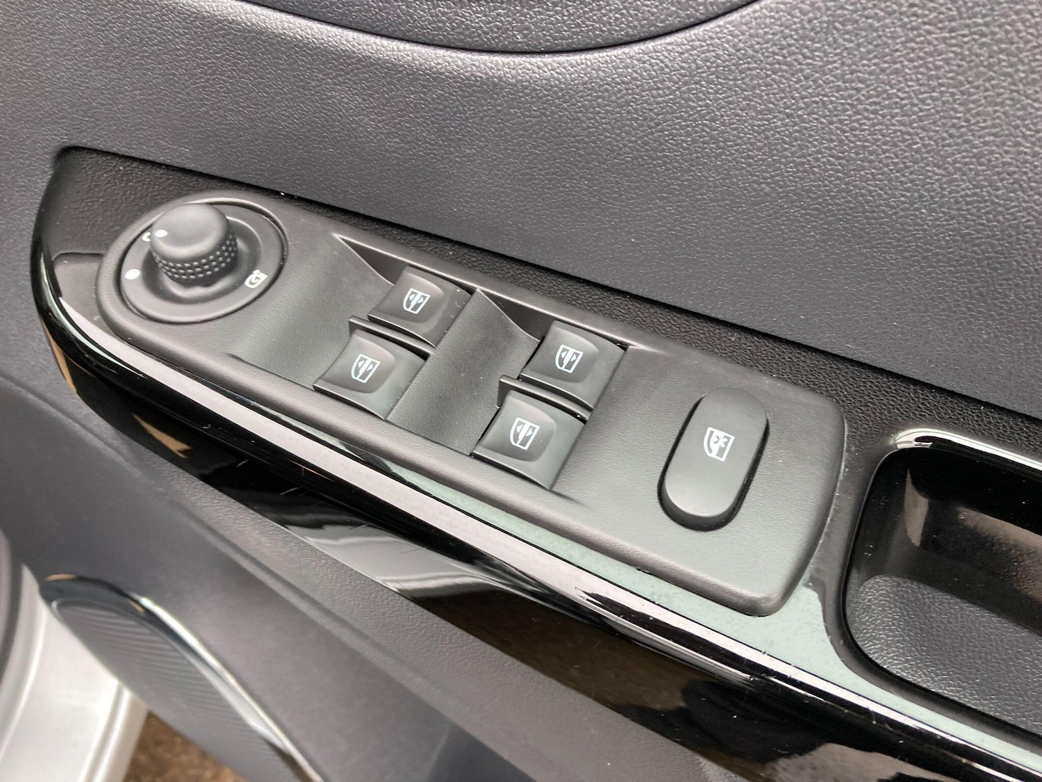 Used Renault Captur 2017 for sale - 77468153: Photo 45