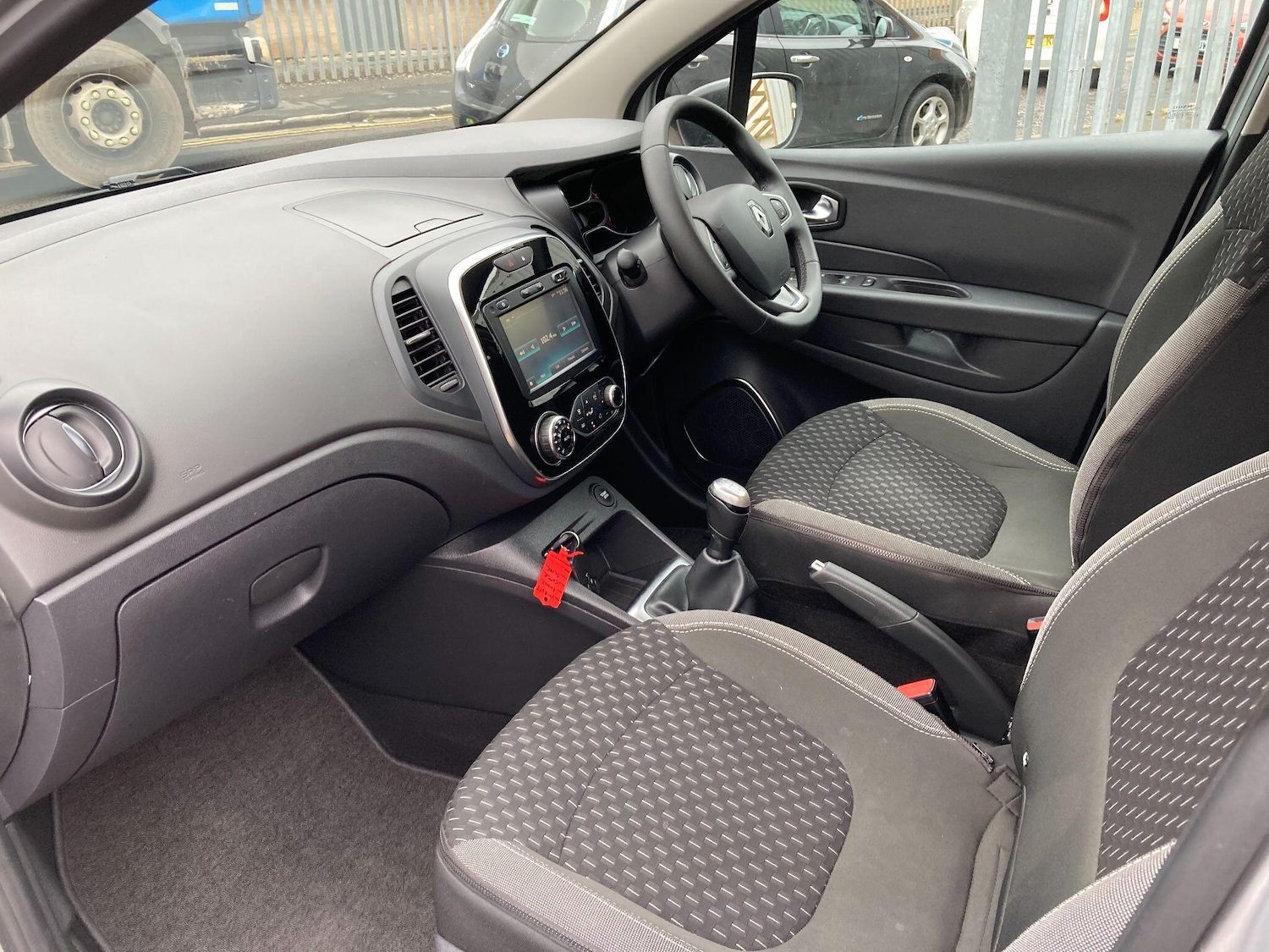 Used Renault Captur 2018 for sale - 76498708: Photo 28