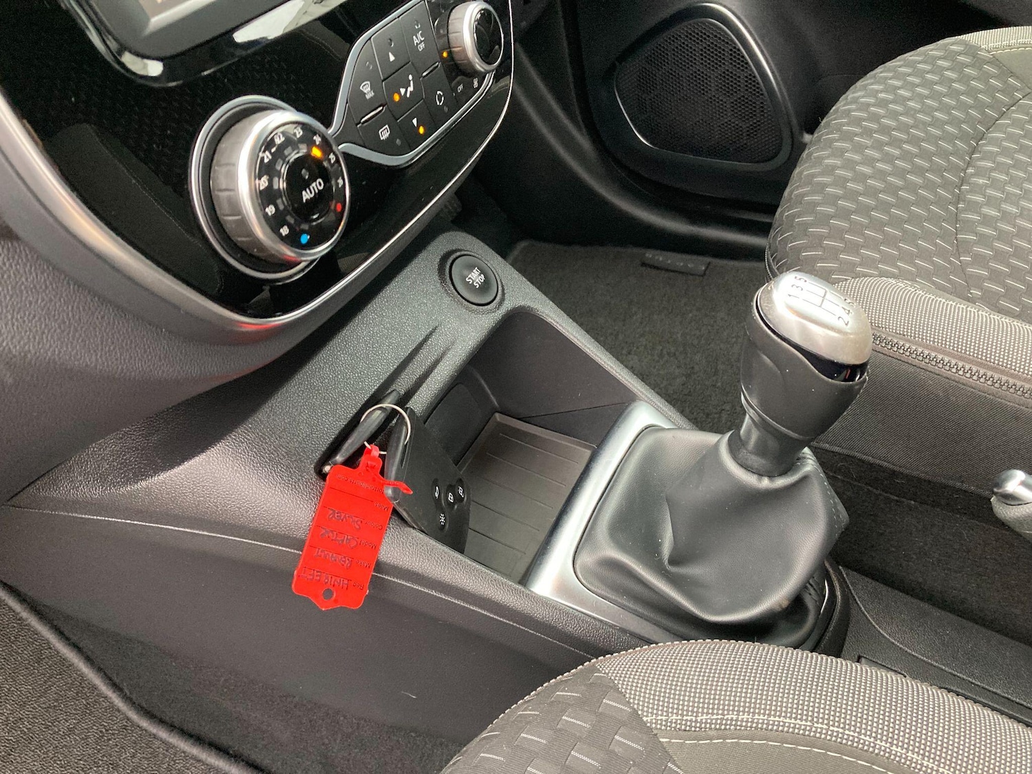 Used Renault Captur 2018 for sale - 76498708: Photo 30