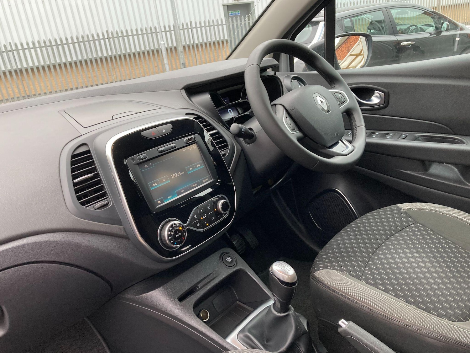 Used Renault Captur 2018 for sale - 76498708: Photo 34