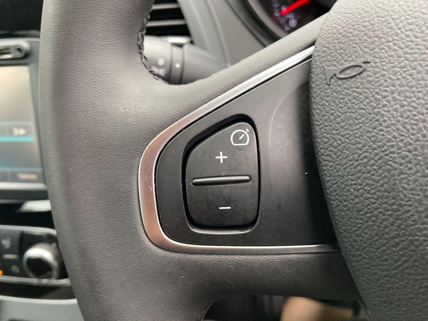 Used Renault Captur 2018 for sale - 76498708: Photo 51