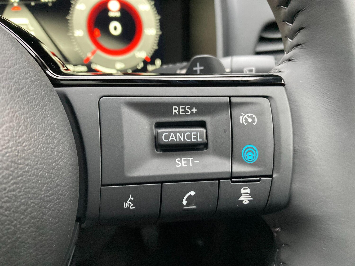 Used Nissan X-Trail for sale - 77839318: Photo 64