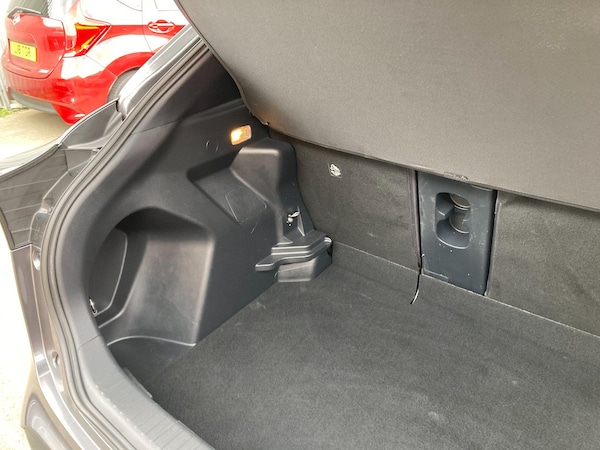 Used Toyota Yaris Cross 2023 for sale - 75687486: Photo 27