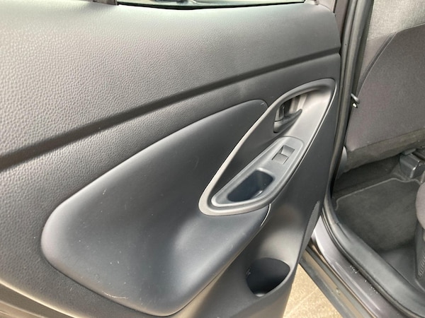 Used Toyota Yaris Cross 2023 for sale - 75687486: Photo 37