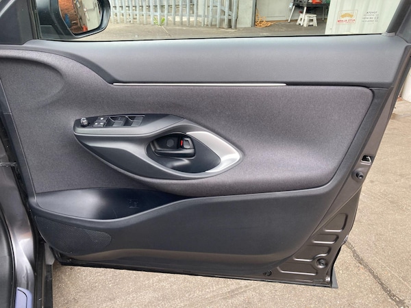 Used Toyota Yaris Cross 2023 for sale - 75687486: Photo 40