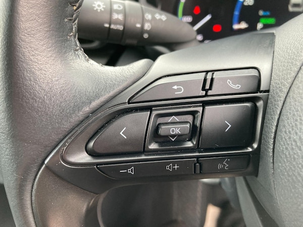 Used Toyota Yaris Cross 2023 for sale - 75687486: Photo 44