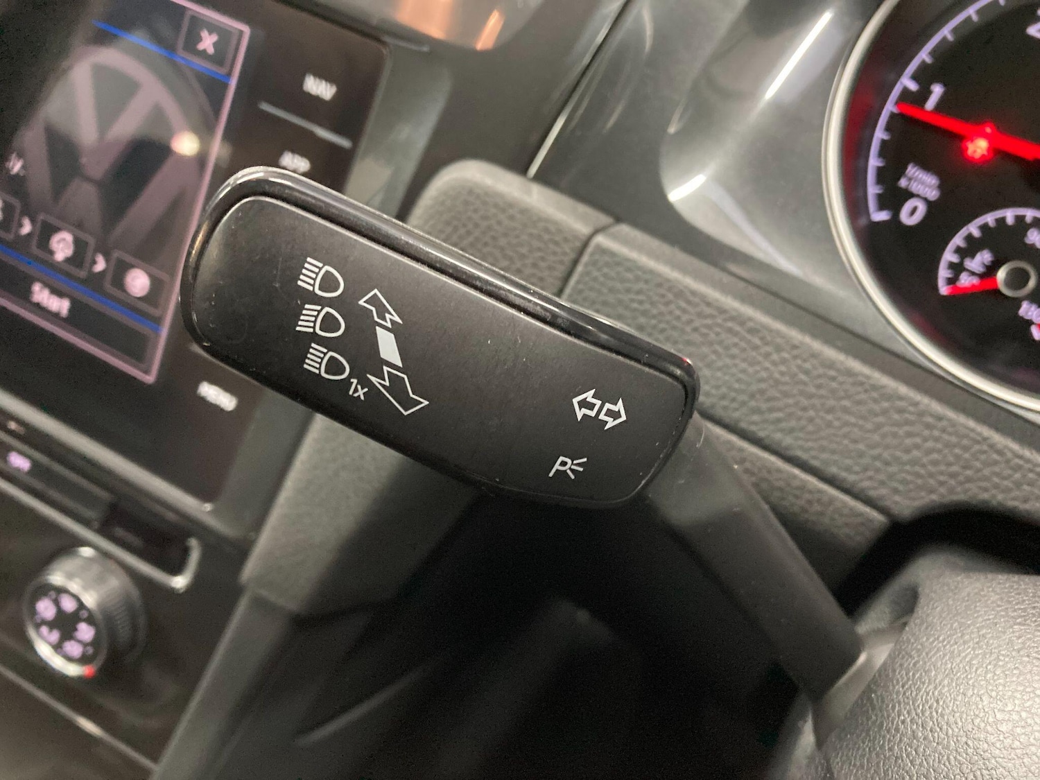 Used Volkswagen Golf 2018 for sale - 77081296: Photo 60