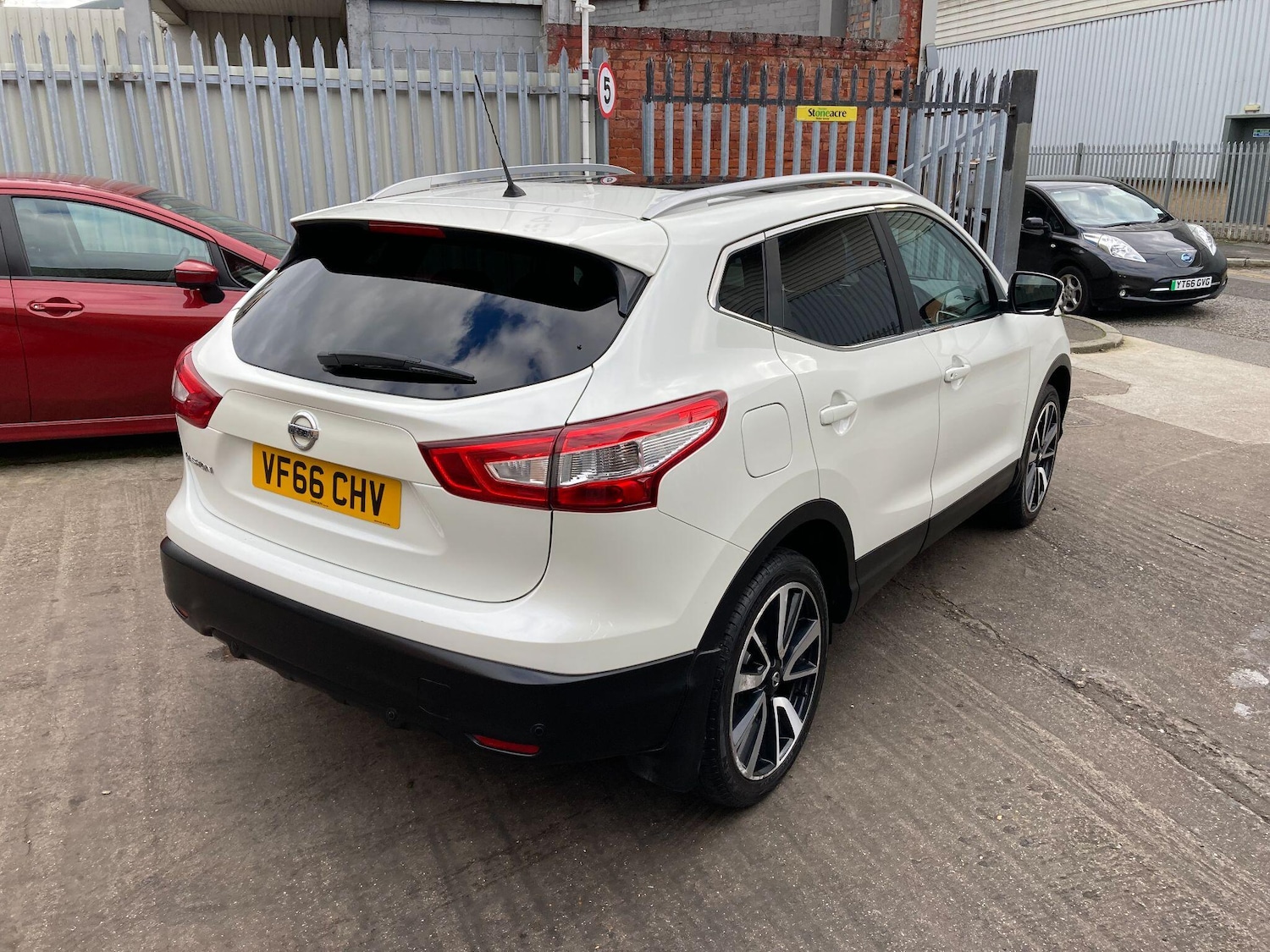 Used Nissan Qashqai 2017 for sale - 76472105: Photo 24