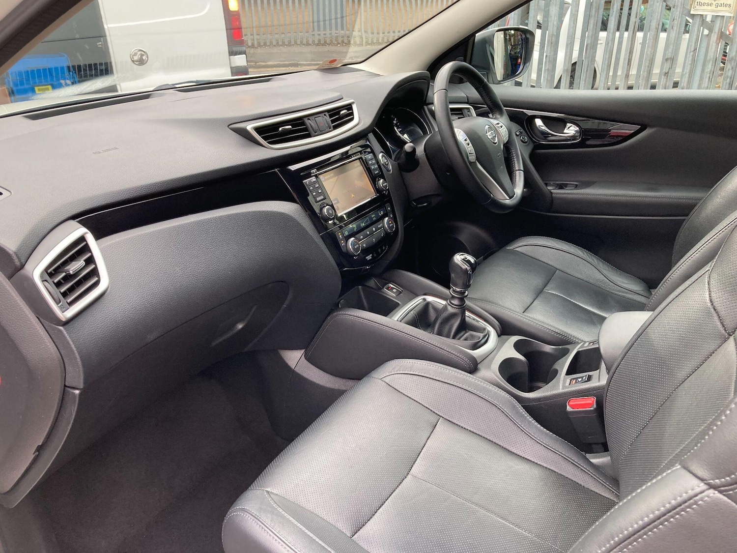 Used Nissan Qashqai 2017 for sale - 76472105: Photo 33