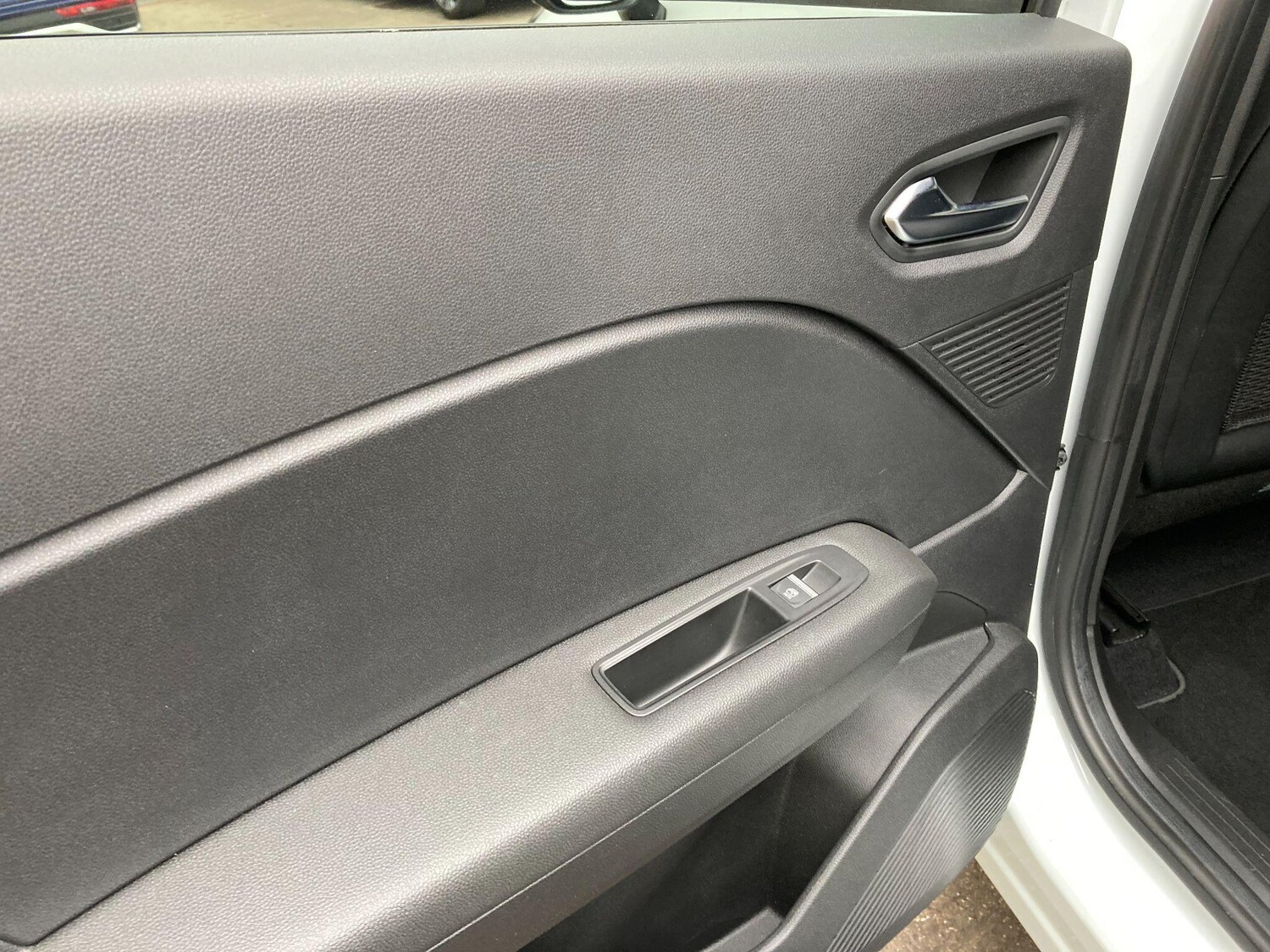 Used Renault Captur 2023 for sale - 76318151: Photo 35