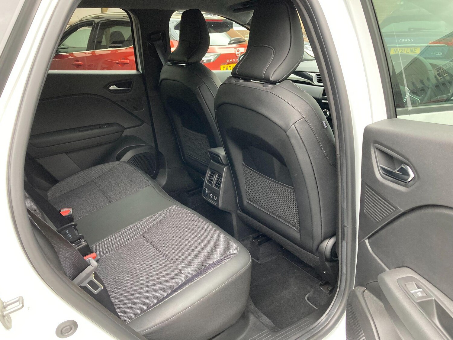 Used Renault Captur 2023 for sale - 76318151: Photo 38