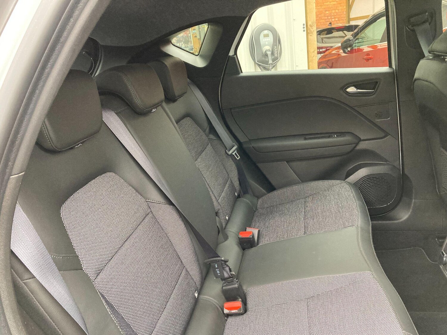 Used Renault Captur 2023 for sale - 76318151: Photo 39