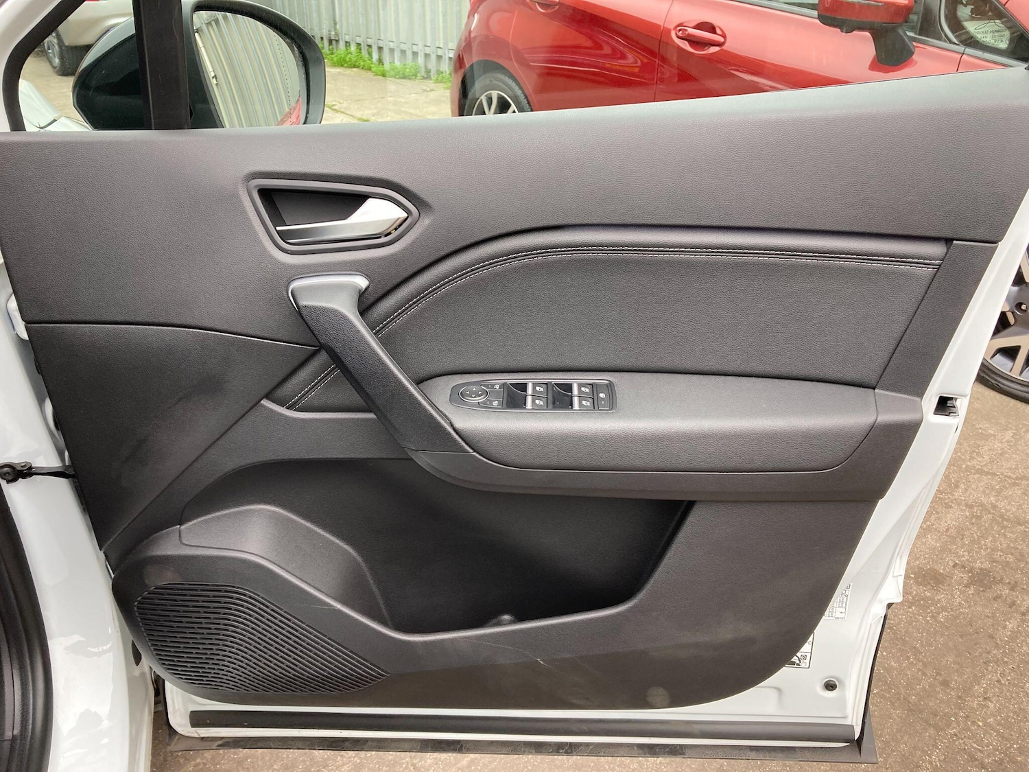 Used Renault Captur 2023 for sale - 76318151: Photo 42