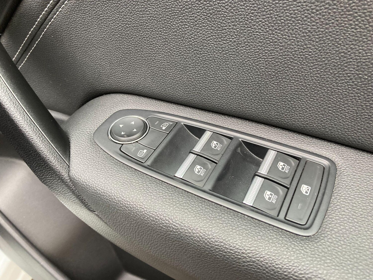 Used Renault Captur 2023 for sale - 76318151: Photo 43