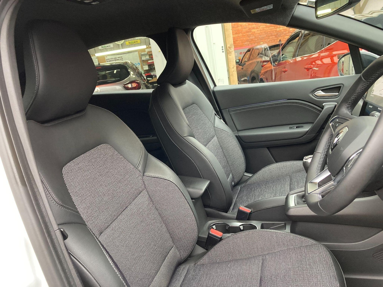 Used Renault Captur 2023 for sale - 76318151: Photo 47