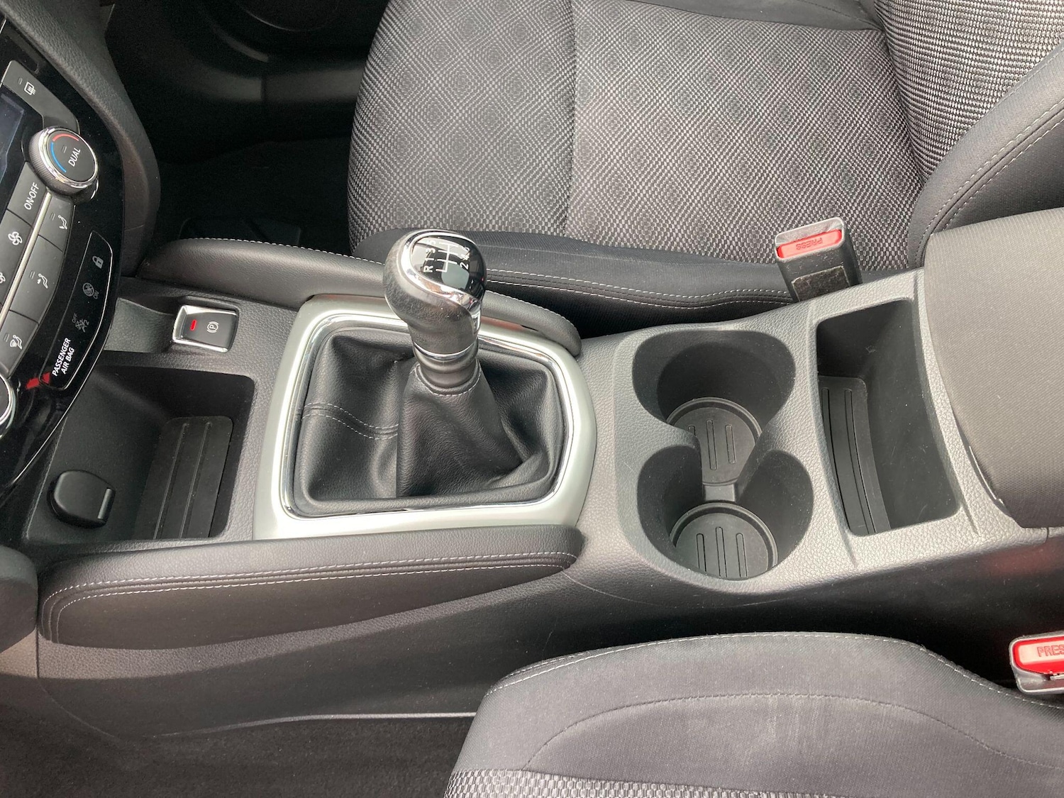 Used Nissan Qashqai 2016 for sale - 76537691: Photo 28