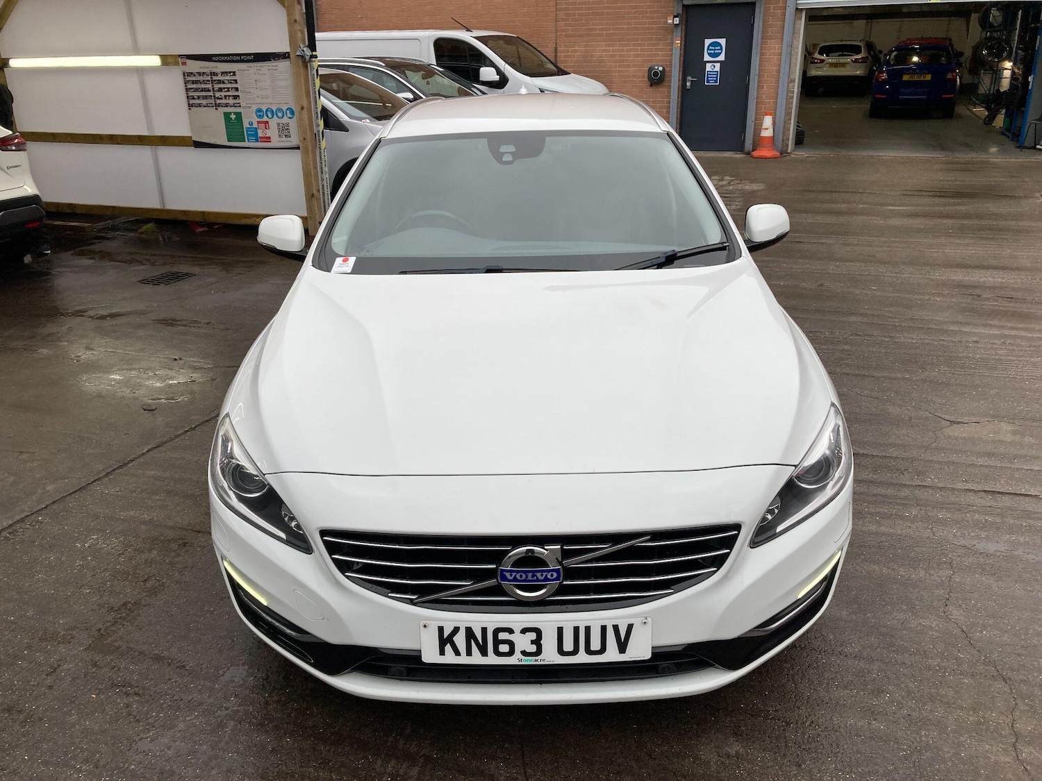 Used Volvo V60 2014 for sale - 76432355: Photo 17
