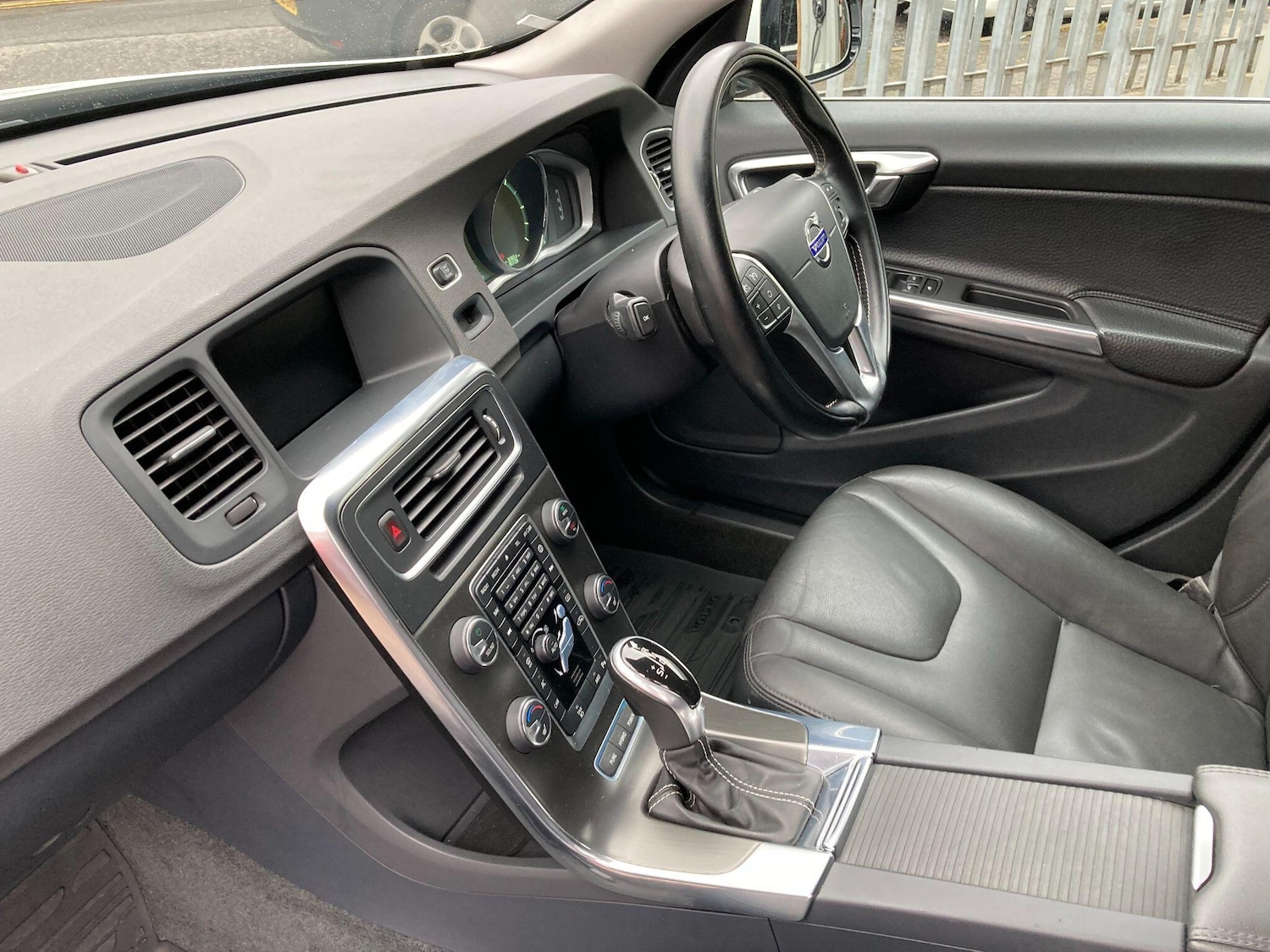 Used Volvo V60 2014 for sale - 76432355: Photo 34