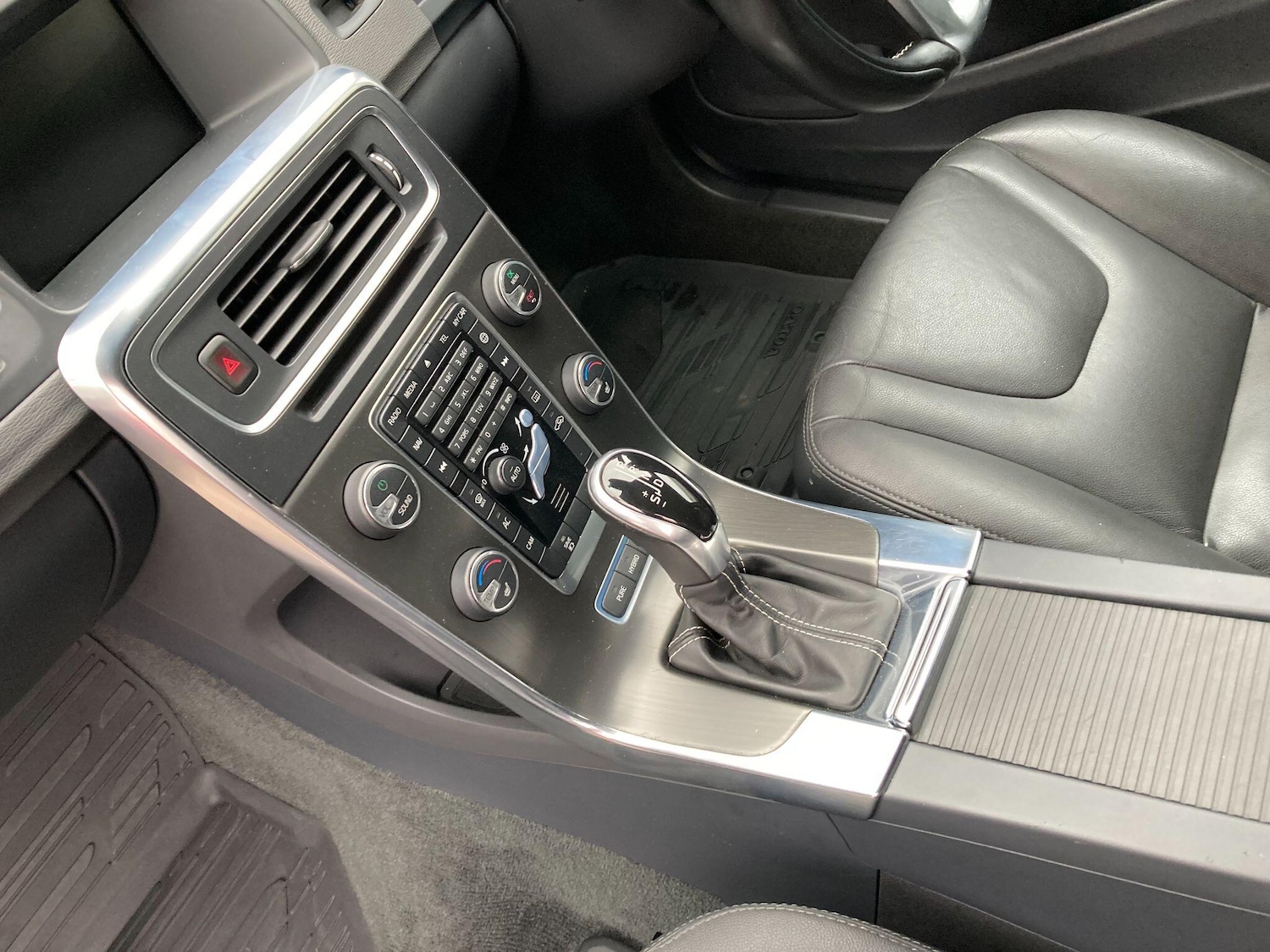 Used Volvo V60 2014 for sale - 76432355: Photo 35