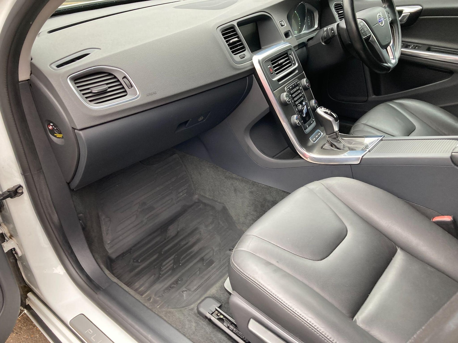 Used Volvo V60 2014 for sale - 76432355: Photo 36