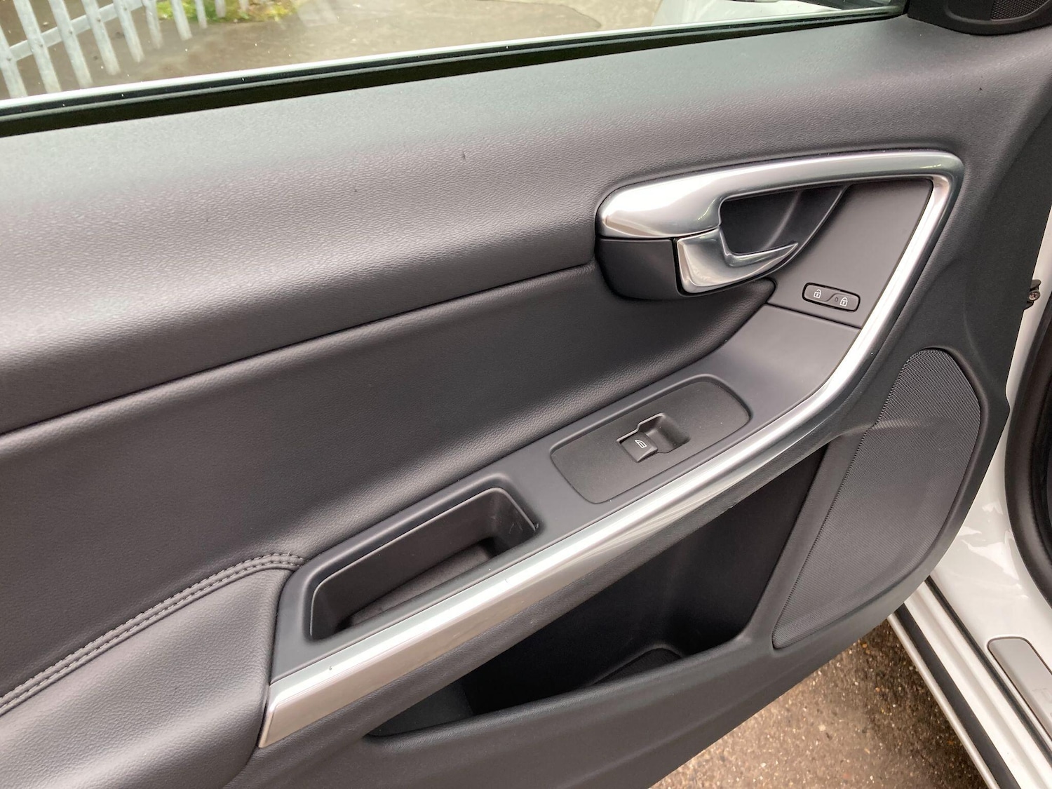 Used Volvo V60 2014 for sale - 76432355: Photo 37