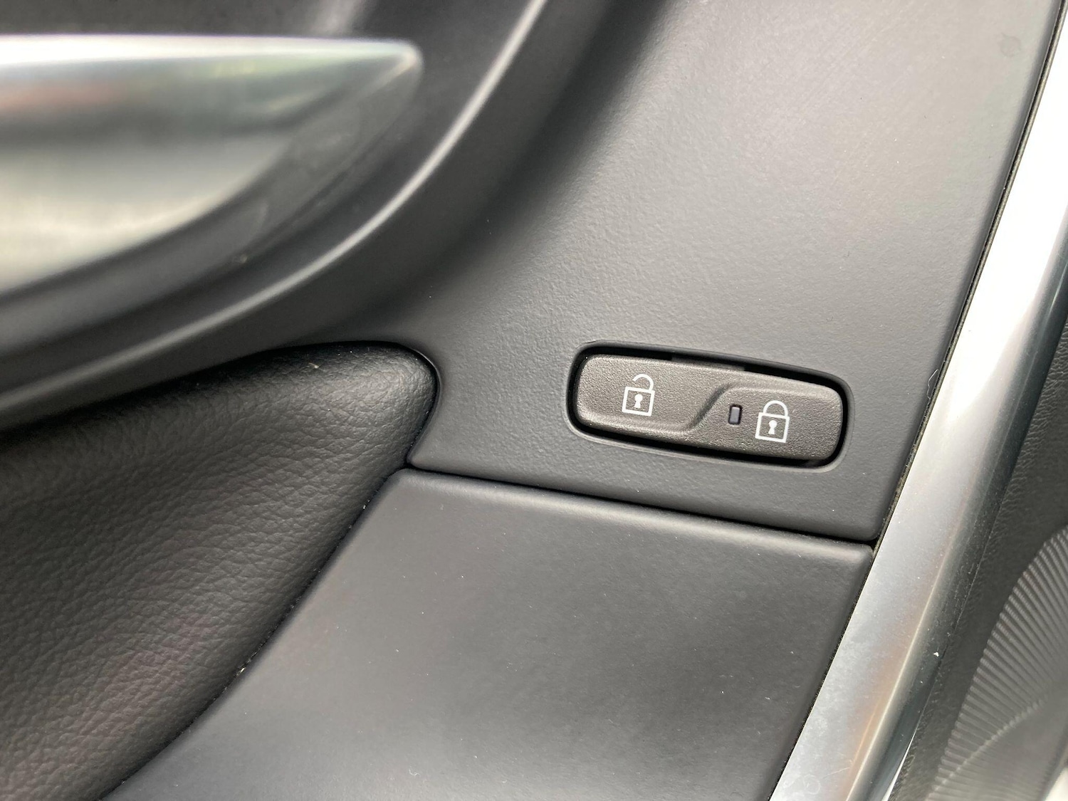 Used Volvo V60 2014 for sale - 76432355: Photo 38