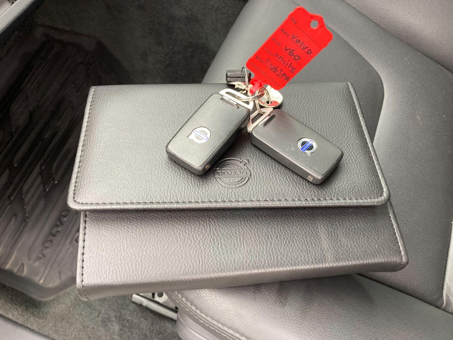 Used Volvo V60 2014 for sale - 76432355: Photo 40