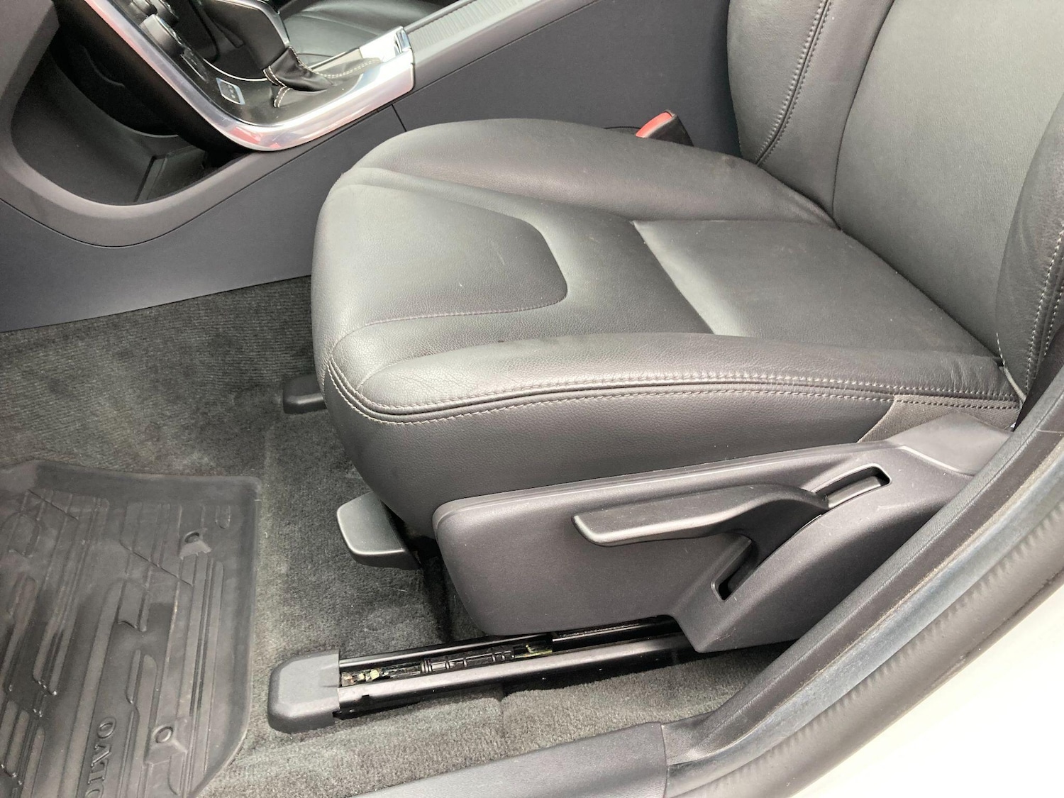 Used Volvo V60 2014 for sale - 76432355: Photo 42