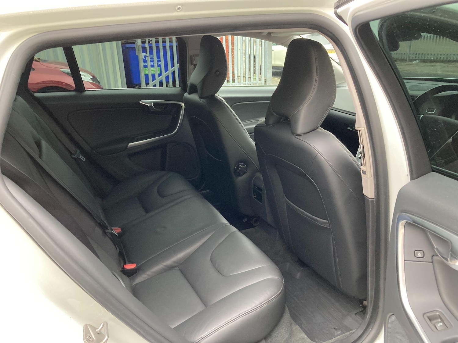 Used Volvo V60 2014 for sale - 76432355: Photo 45