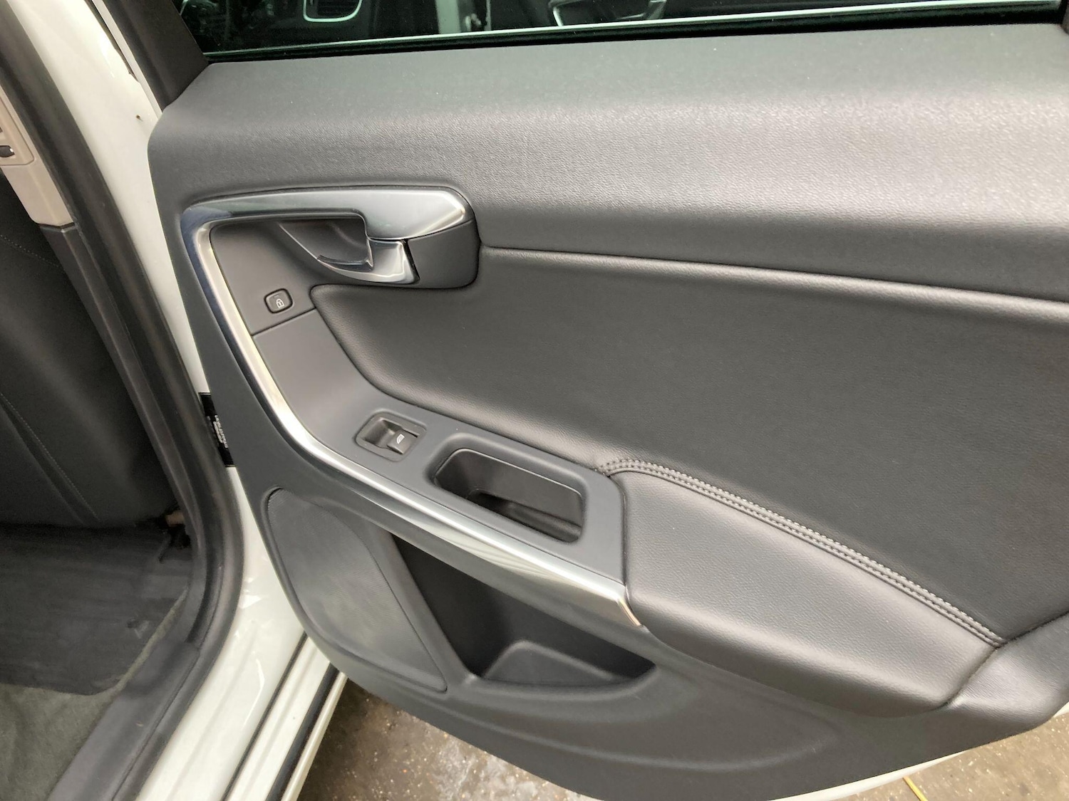 Used Volvo V60 2014 for sale - 76432355: Photo 48