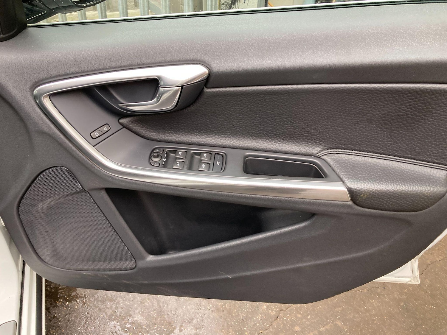 Used Volvo V60 2014 for sale - 76432355: Photo 49