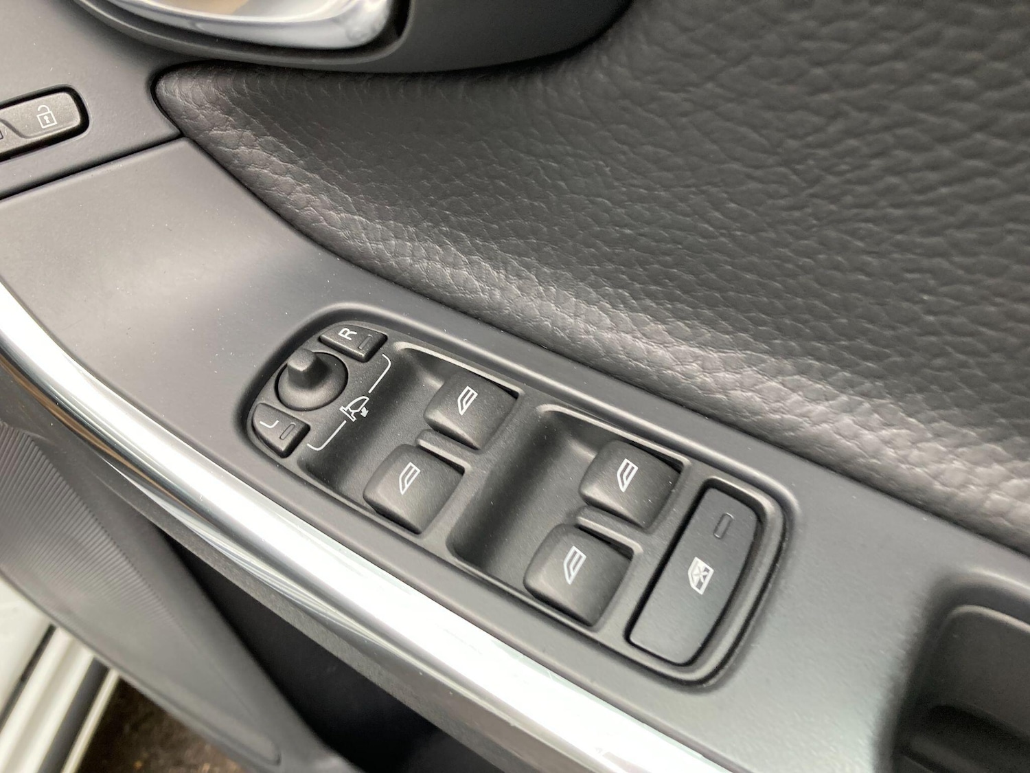 Used Volvo V60 2014 for sale - 76432355: Photo 50