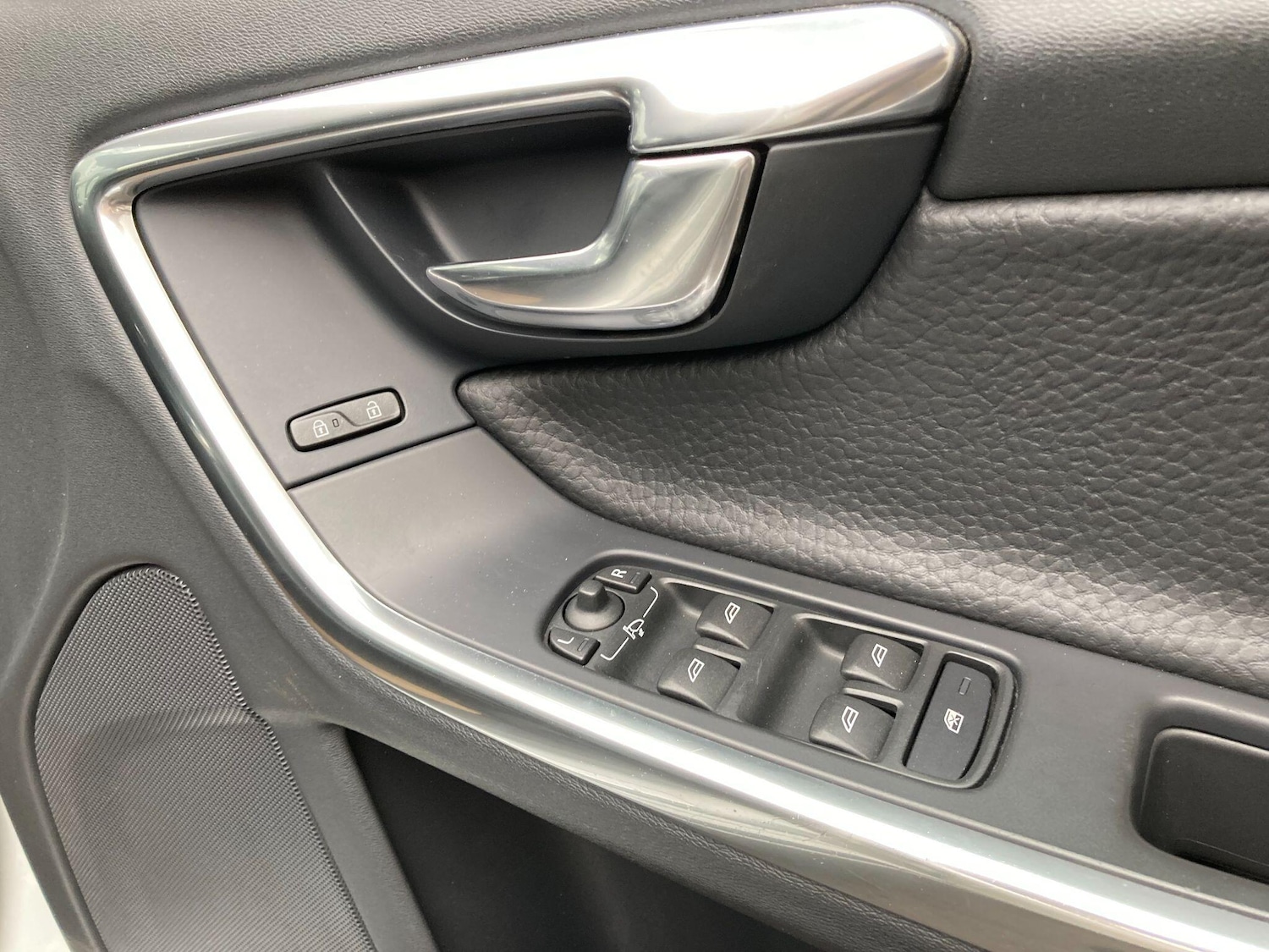 Used Volvo V60 2014 for sale - 76432355: Photo 51