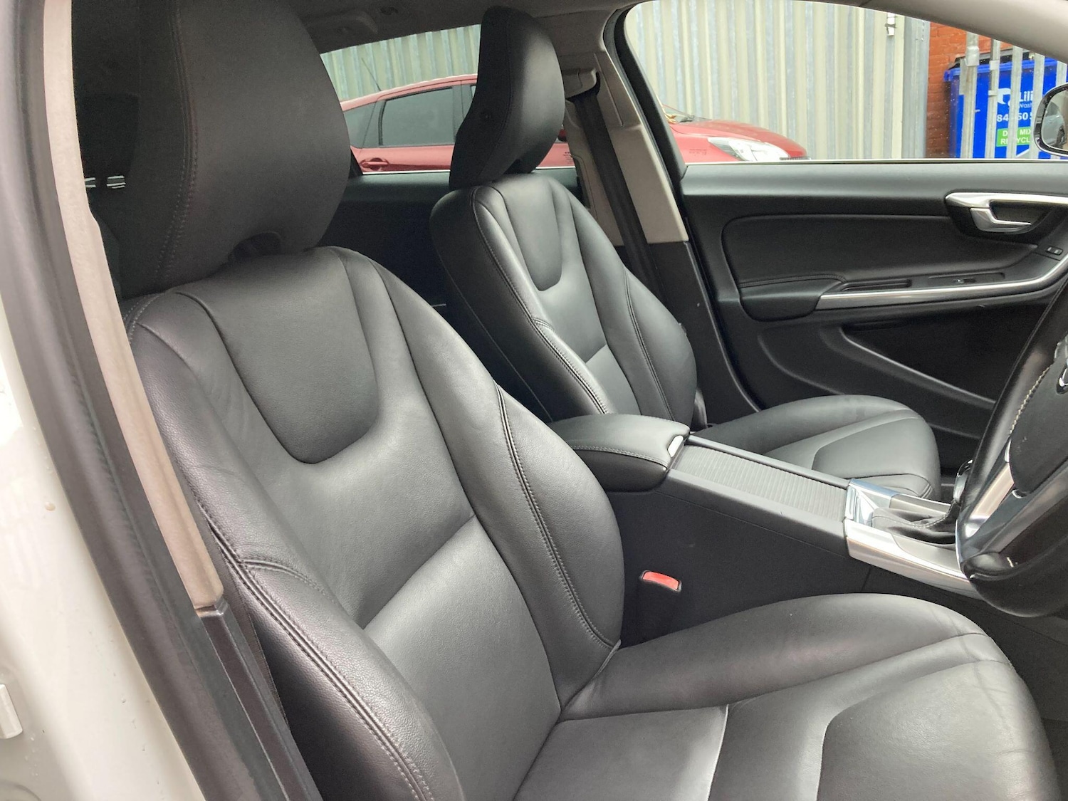 Used Volvo V60 2014 for sale - 76432355: Photo 55