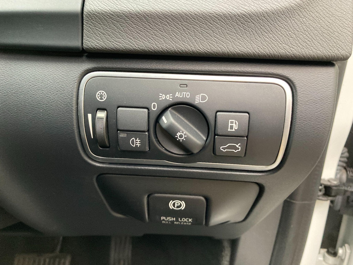 Used Volvo V60 2014 for sale - 76432355: Photo 57