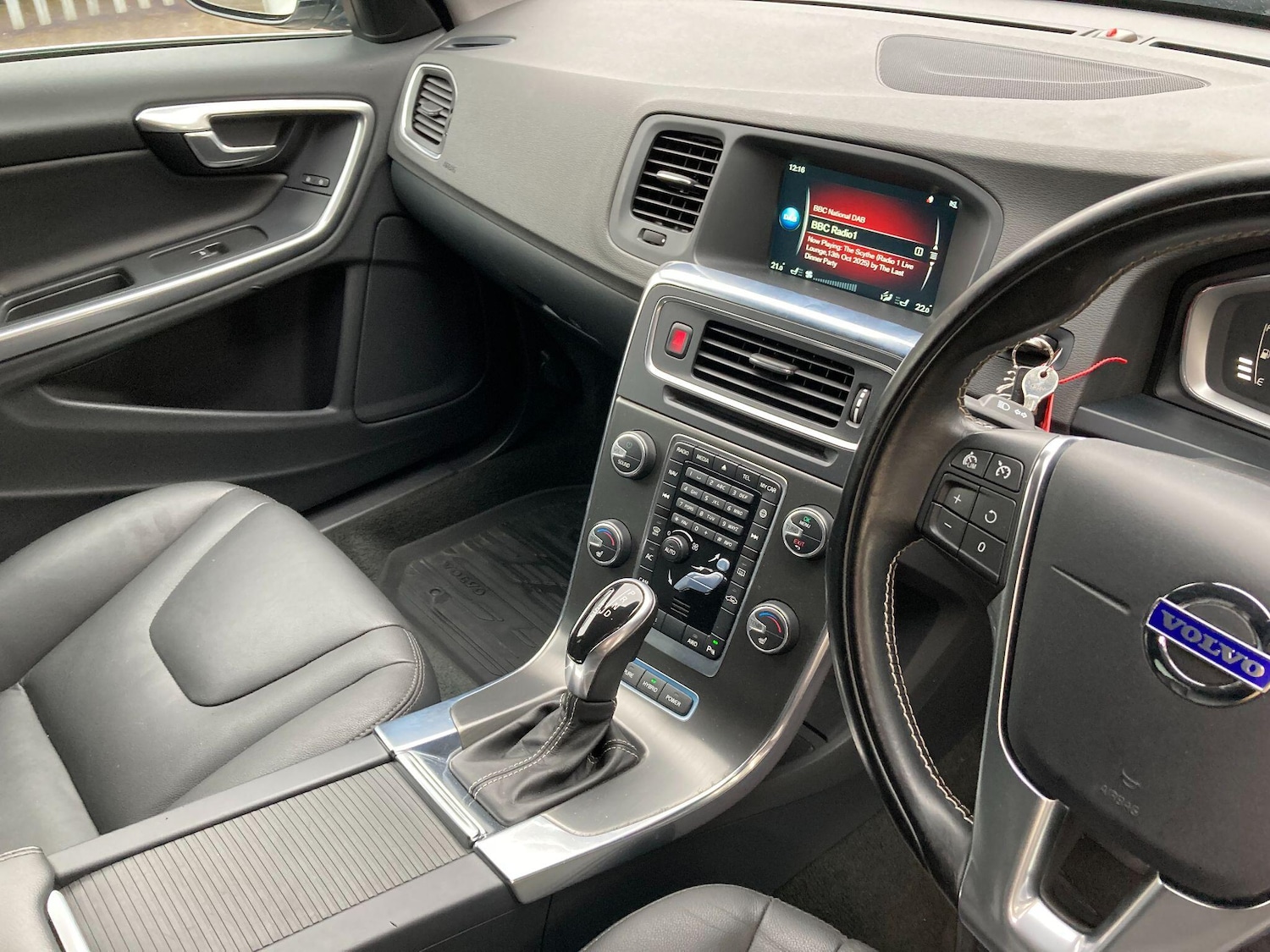 Used Volvo V60 2014 for sale - 76432355: Photo 58