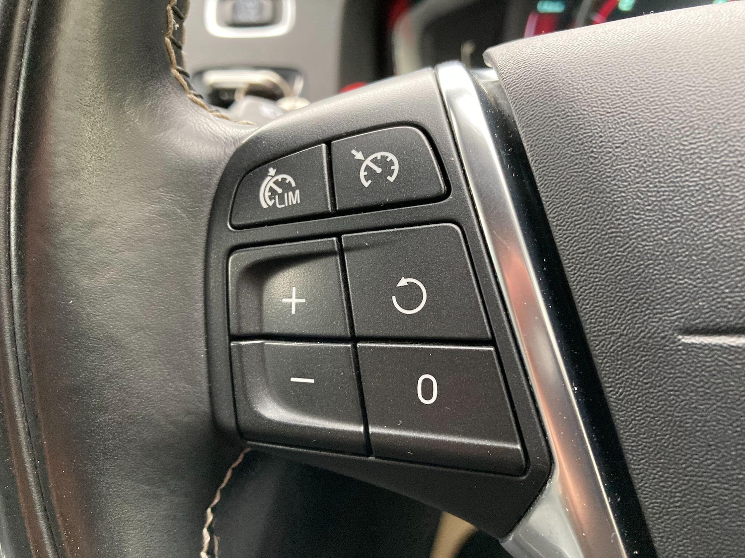 Used Volvo V60 2014 for sale - 76432355: Photo 62