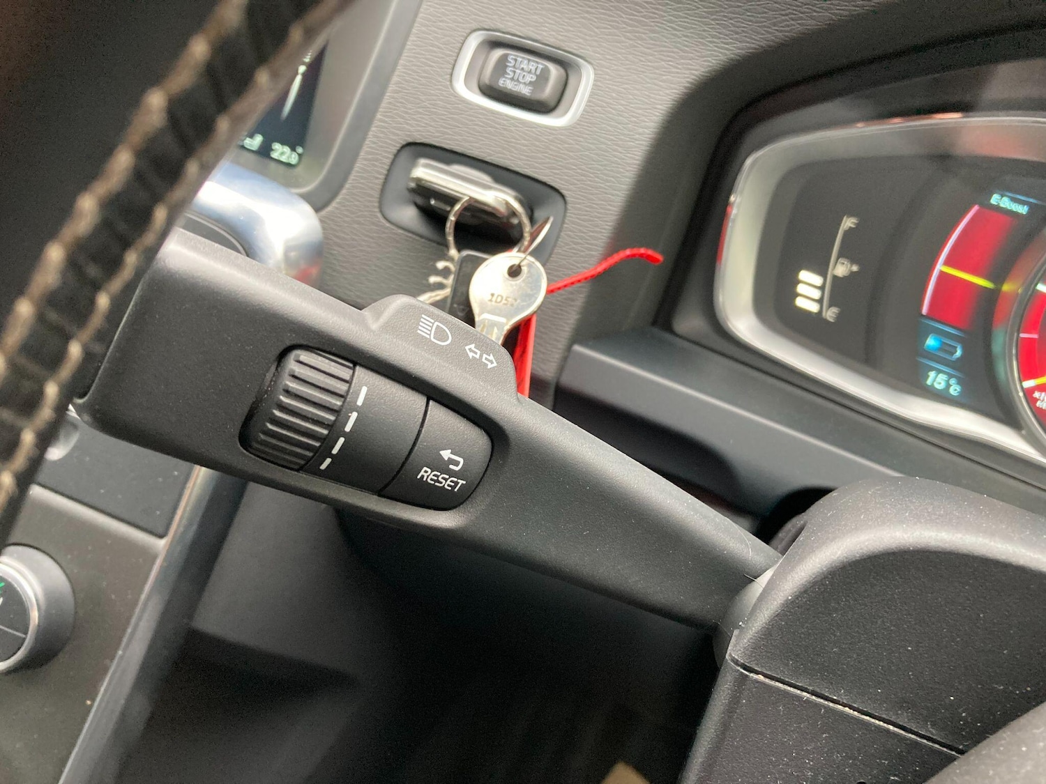 Used Volvo V60 2014 for sale - 76432355: Photo 64