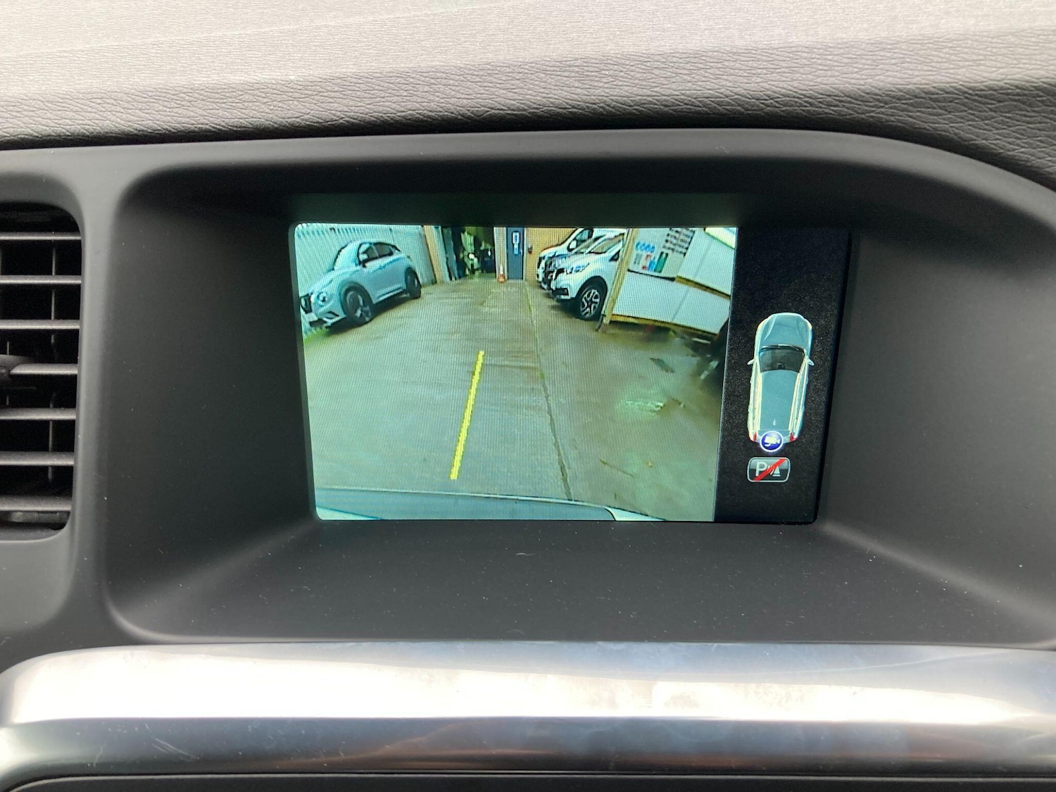 Used Volvo V60 2014 for sale - 76432355: Photo 70