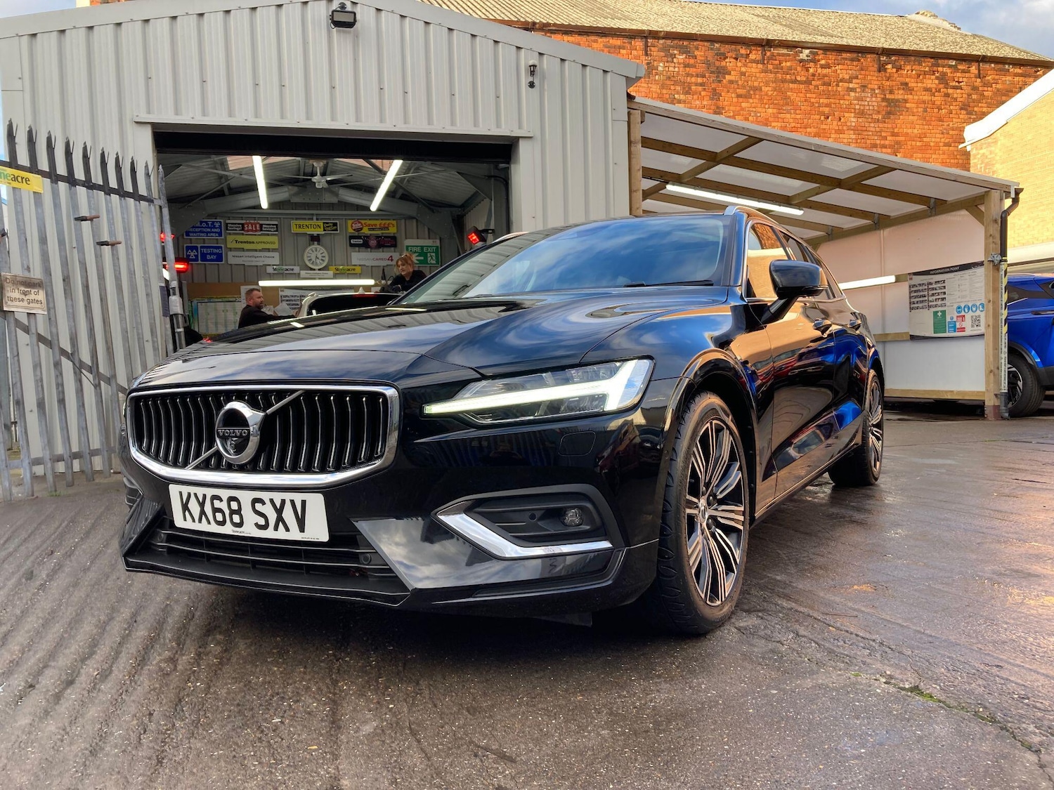 Used Volvo V60 2018 for sale - 76361304: Photo 12