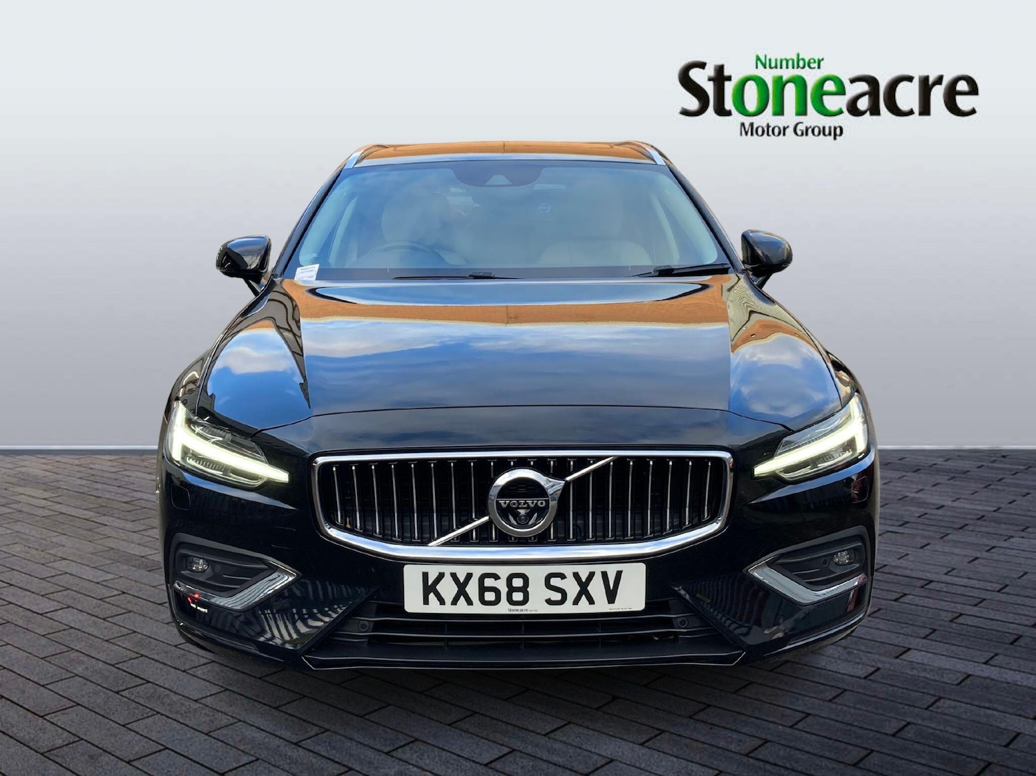 Used Volvo V60 2018 for sale - 76361304: Photo 2