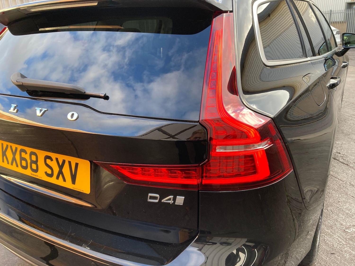 Used Volvo V60 2018 for sale - 76361304: Photo 21